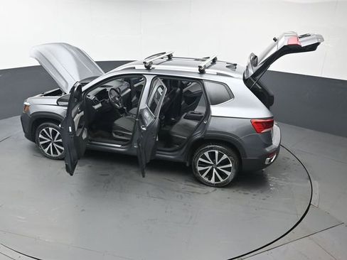 Used 2022 Volkswagen Taos SE FWD image 45