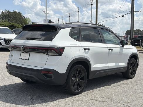 Certified 2025 Volkswagen Taos SE FWD image 26