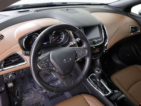 Used 2019 Chevrolet Cruze Premier w/ Sun And Sound Package FWD image 21