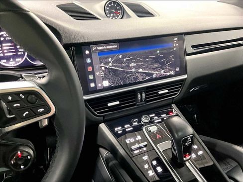 Used 2023 Porsche Cayenne image 18