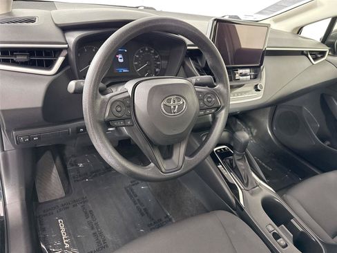 Used 2025 Toyota Corolla LE FWD image 4