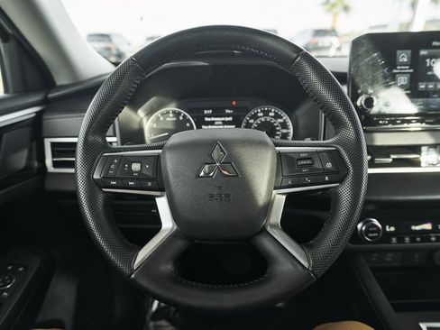 Used 2024 Mitsubishi Outlander SE image 39