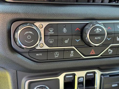 Used 2025 Jeep Wrangler Unlimited Sport AWD/4WD image 21