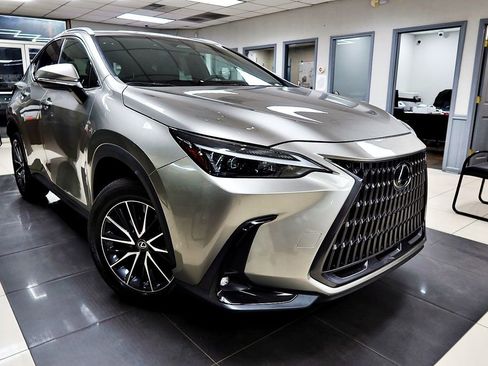 Used 2024 Lexus NX 250 FWD image 3