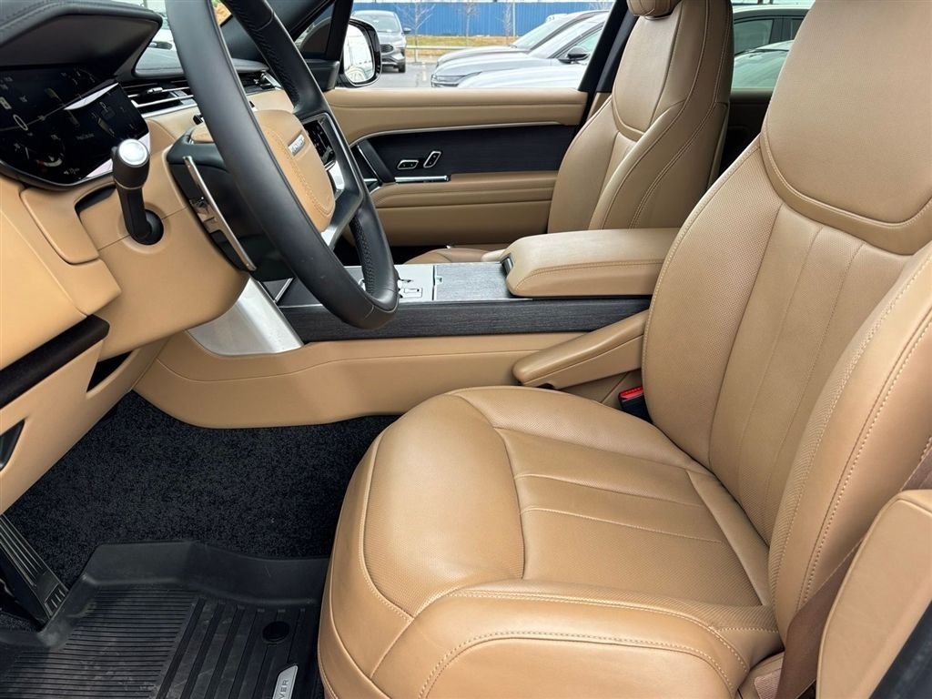 Used 2025 Land Rover Range Rover SE AWD/4WD image 17