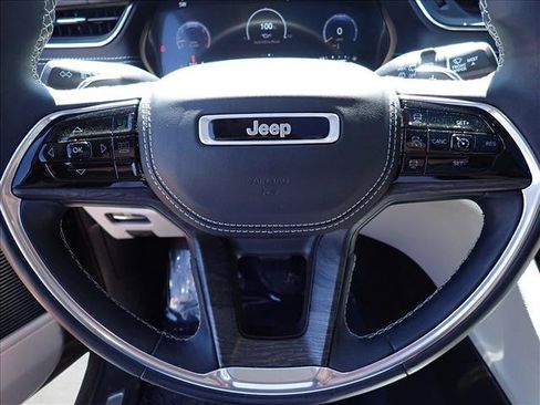 Used 2021 Jeep Grand Cherokee L Overland w/ Luxury Tech Group IV AWD/4WD image 20