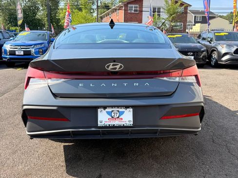 Used 2024 Hyundai Elantra SEL FWD image 6