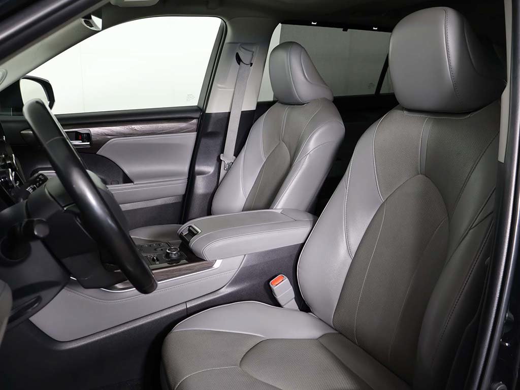 Used 2023 Toyota Highlander Limited AWD/4WD image 29