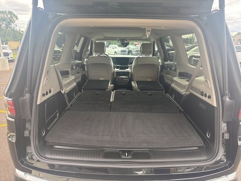 Used 2022 Jeep Wagoneer Series III w/ Premium Group I image 18