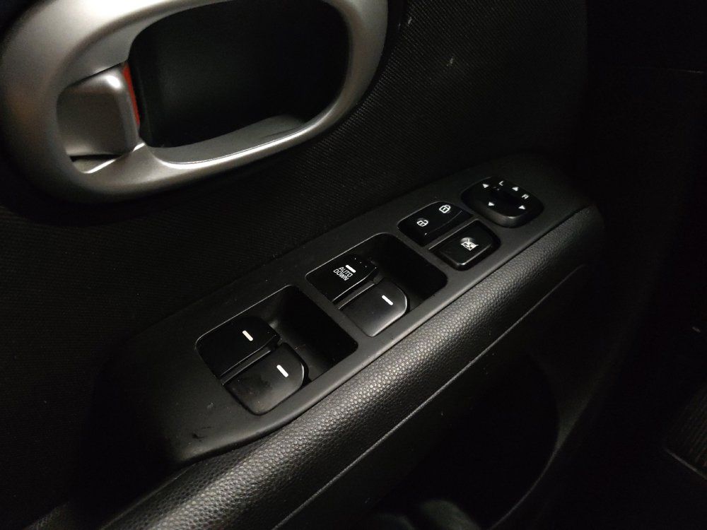 Used 2015 Kia Soul FWD image 27