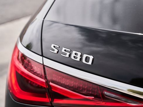 Used 2025 Mercedes-Benz S 580 4MATIC Sedan image 12