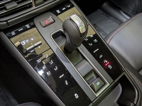 New 2026 Porsche Macan image 40