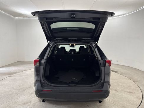 Used 2019 Toyota RAV4 LE FWD image 22