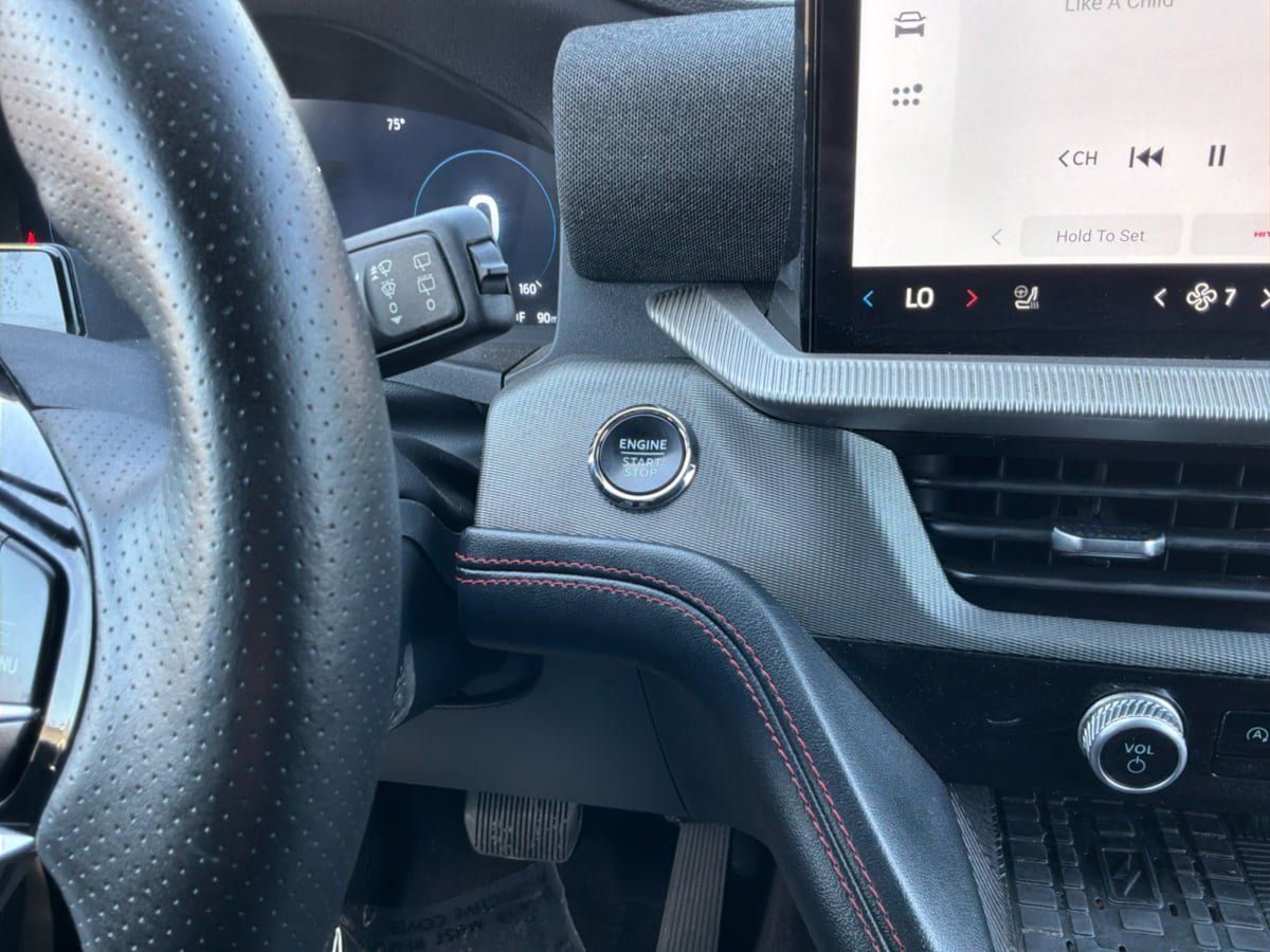 Used 2025 Ford Explorer ST-Line w/ Premium Package RWD image 17
