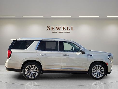 Used 2022 GMC Yukon Denali w/ Denali Premium Package image 6