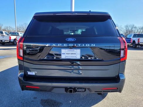 New 2026 Ford Expedition Active image 8