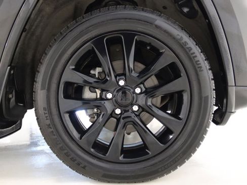 Used 2019 Jeep Grand Cherokee Altitude AWD/4WD image 76