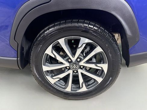 Certified 2022 Toyota Corolla Cross XLE image 31