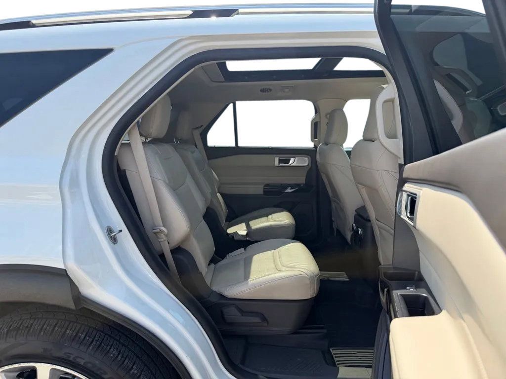 Used 2021 Ford Explorer Platinum w/ Equipment Group 601A AWD/4WD image 31