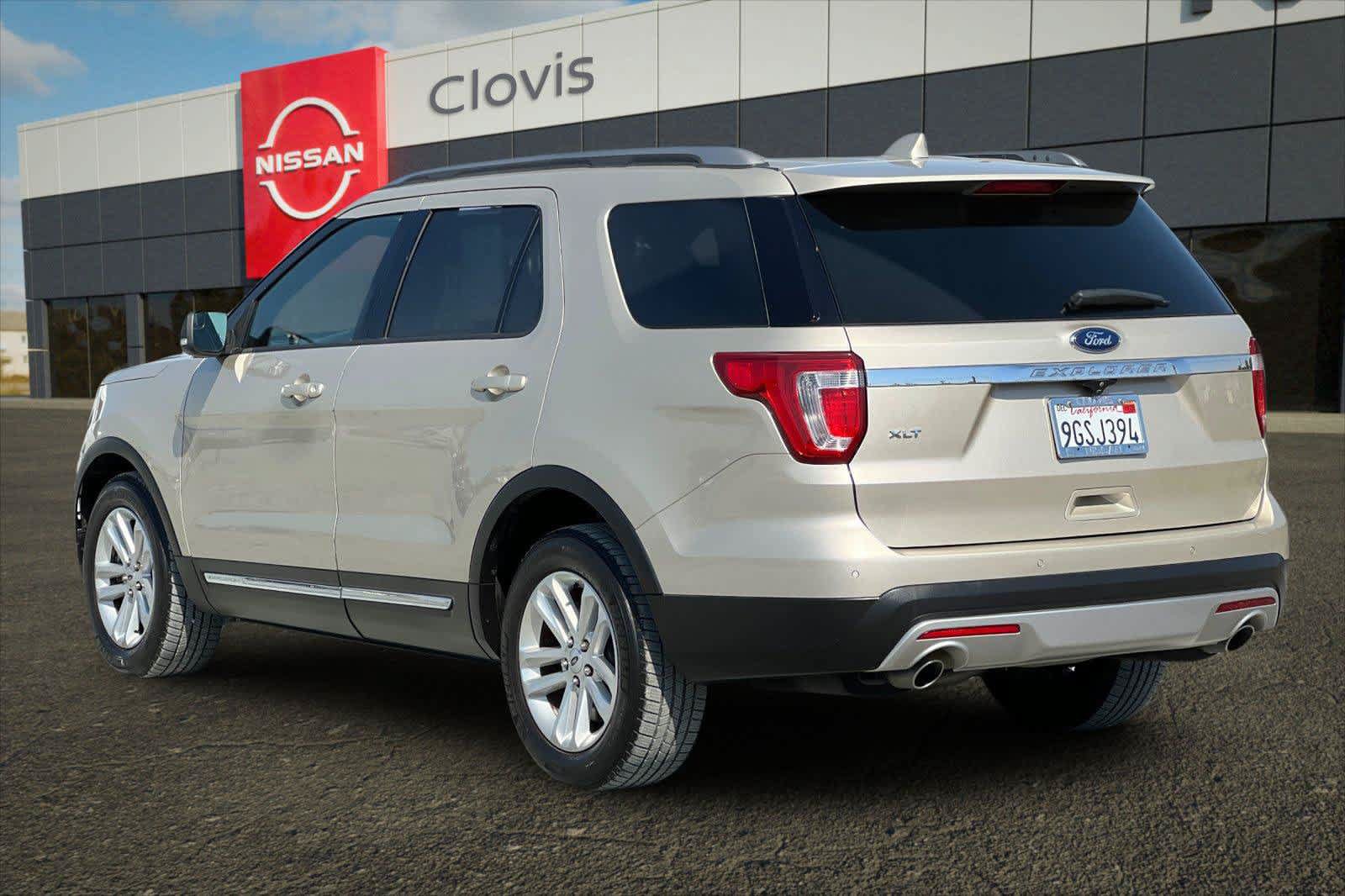Used 2017 Ford Explorer XLT FWD image 6