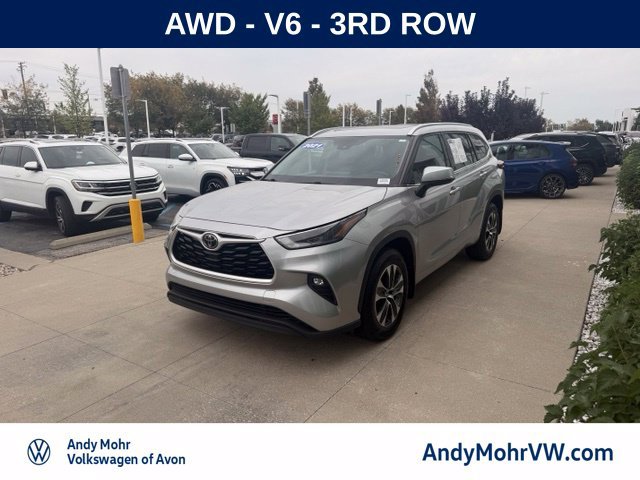 Used 2021 Toyota Highlander XLE AWD/4WD image 3