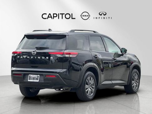 Used 2025 Nissan Pathfinder SV image 5
