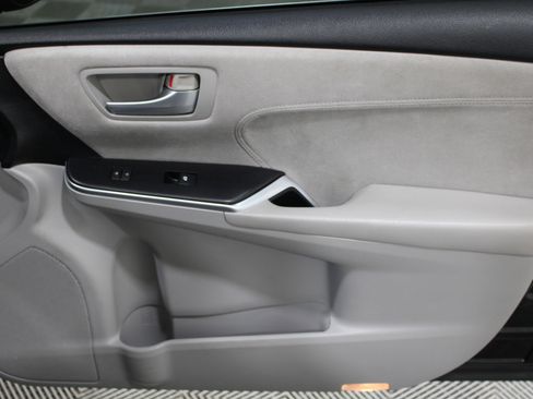 Used 2015 Toyota Camry XSE w/ Advanced Technology Package image 29