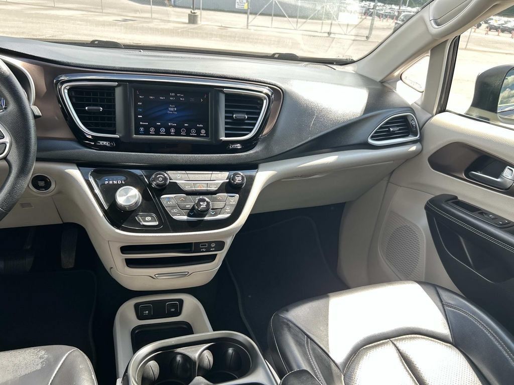 Used 2020 Chrysler Voyager Lxi FWD image 22