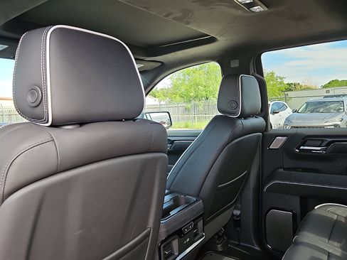 New 2026 GMC Sierra 1500 AT4X AWD/4WD image 9