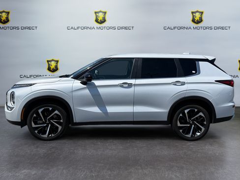 Used 2024 Mitsubishi Outlander SE FWD image 2