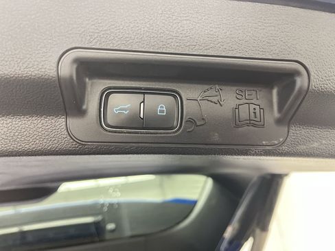 Used 2022 Ford Explorer XLT w/ XLT Sport Appearance Package image 35