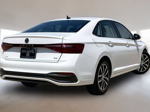 Certified 2025 Volkswagen Jetta SE w/ Sunroof Package FWD image 2