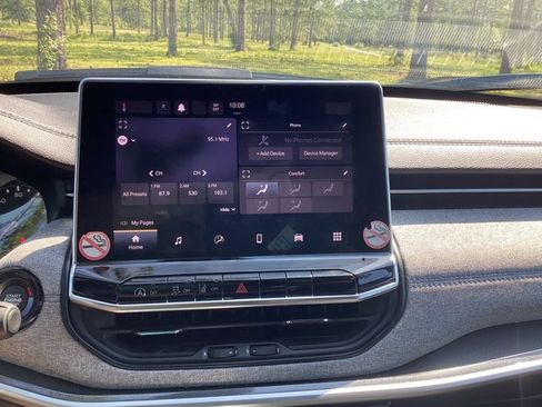 Used 2024 Jeep Compass Latitude image 16