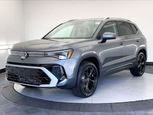 New 2026 Volkswagen Taos SEL image 2