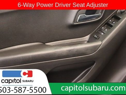 Used 2022 Chevrolet Trax LT w/ LT Convenience Package image 11