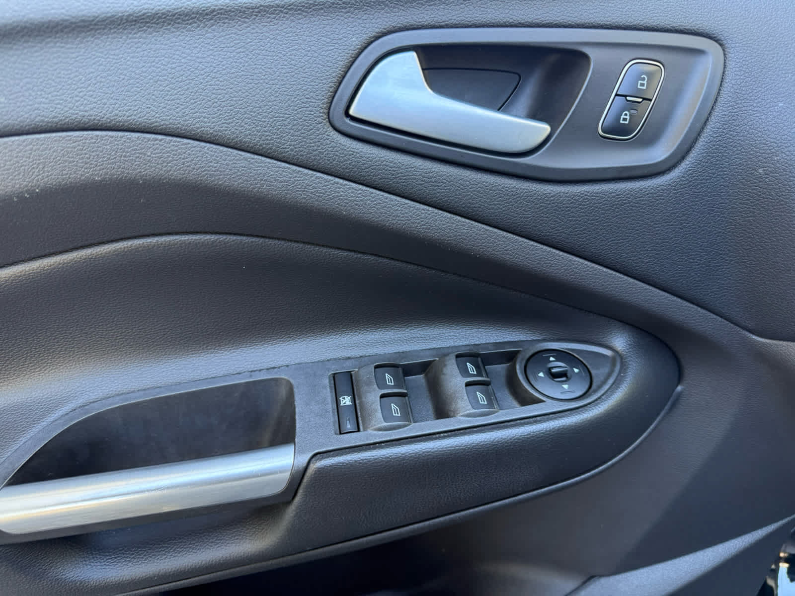 Used 2018 Ford Escape SE w/ SE Sync 3 Package FWD image 12