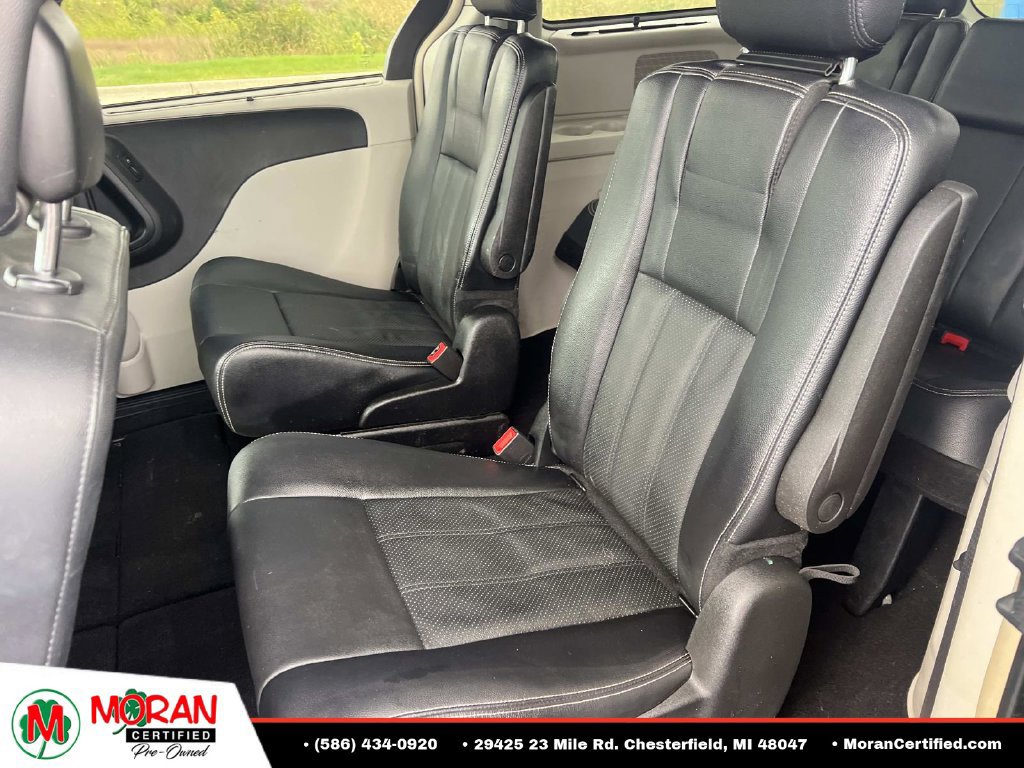 Used 2014 Chrysler Town & Country Touring-L FWD image 10