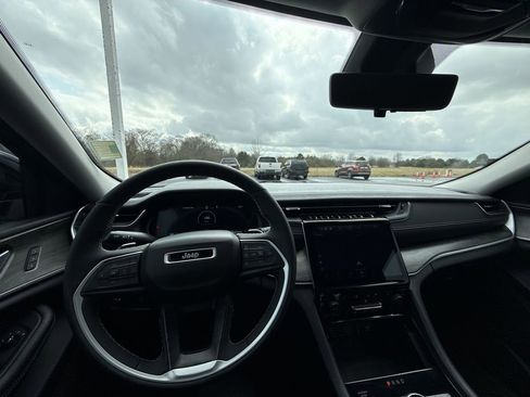 Used 2023 Jeep Grand Cherokee L Limited w/ Luxury Tech Group II image 27