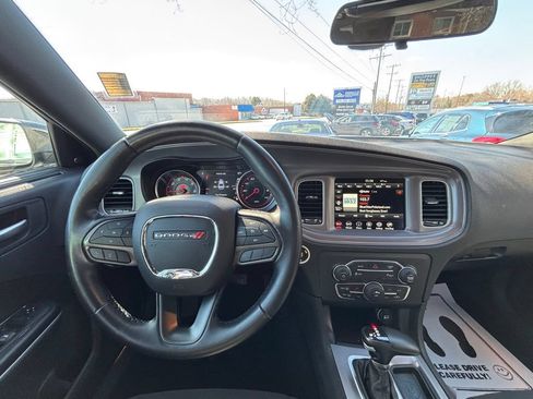 Used 2023 Dodge Charger SXT RWD image 11