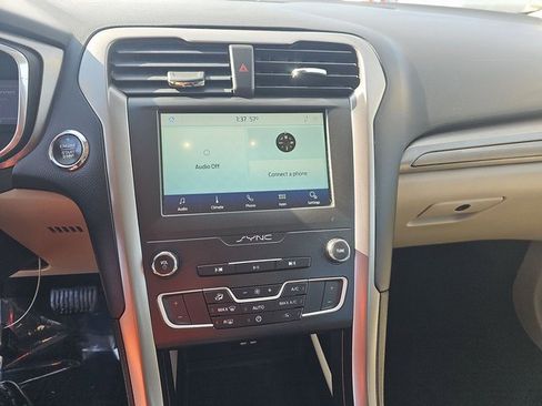 Used 2020 Ford Fusion SE image 6