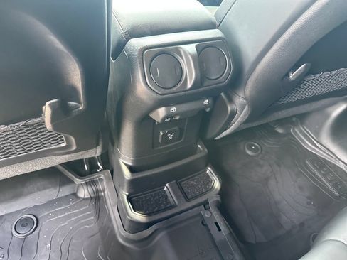 Used 2026 Jeep Wrangler Unlimited Rubicon AWD/4WD image 61