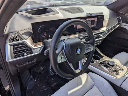 Certified 2025 BMW X7 xDrive40i w/ Executive Package image 9