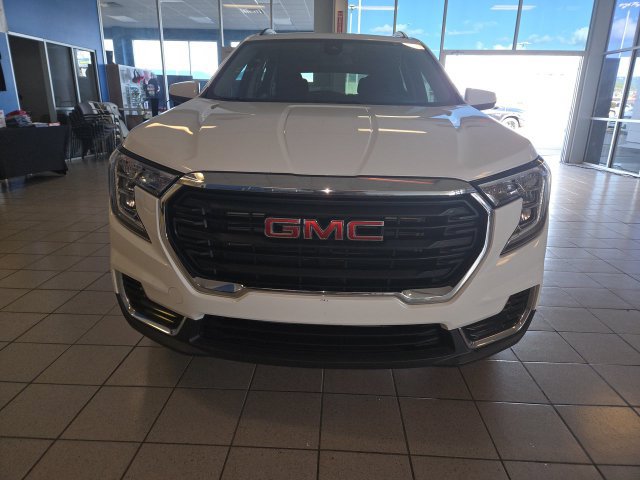 Used 2022 GMC Terrain SLE w/ Driver Convenience Package FWD image 3