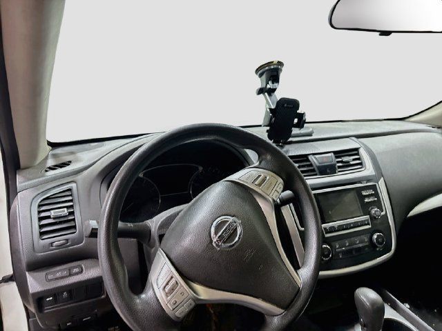 Used 2016 Nissan Altima 2.5 S w/ Power Driver Seat Package FWD image 11