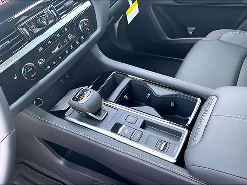 New 2026 Nissan Pathfinder SL FWD image 9