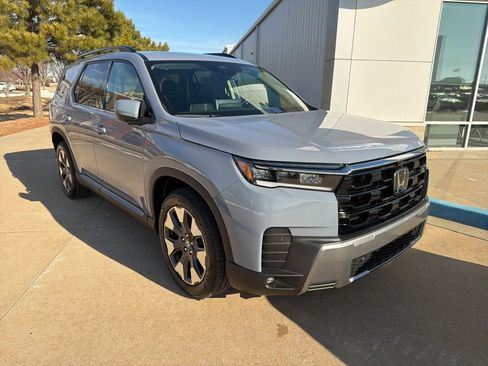New 2026 Honda Pilot Elite image 2