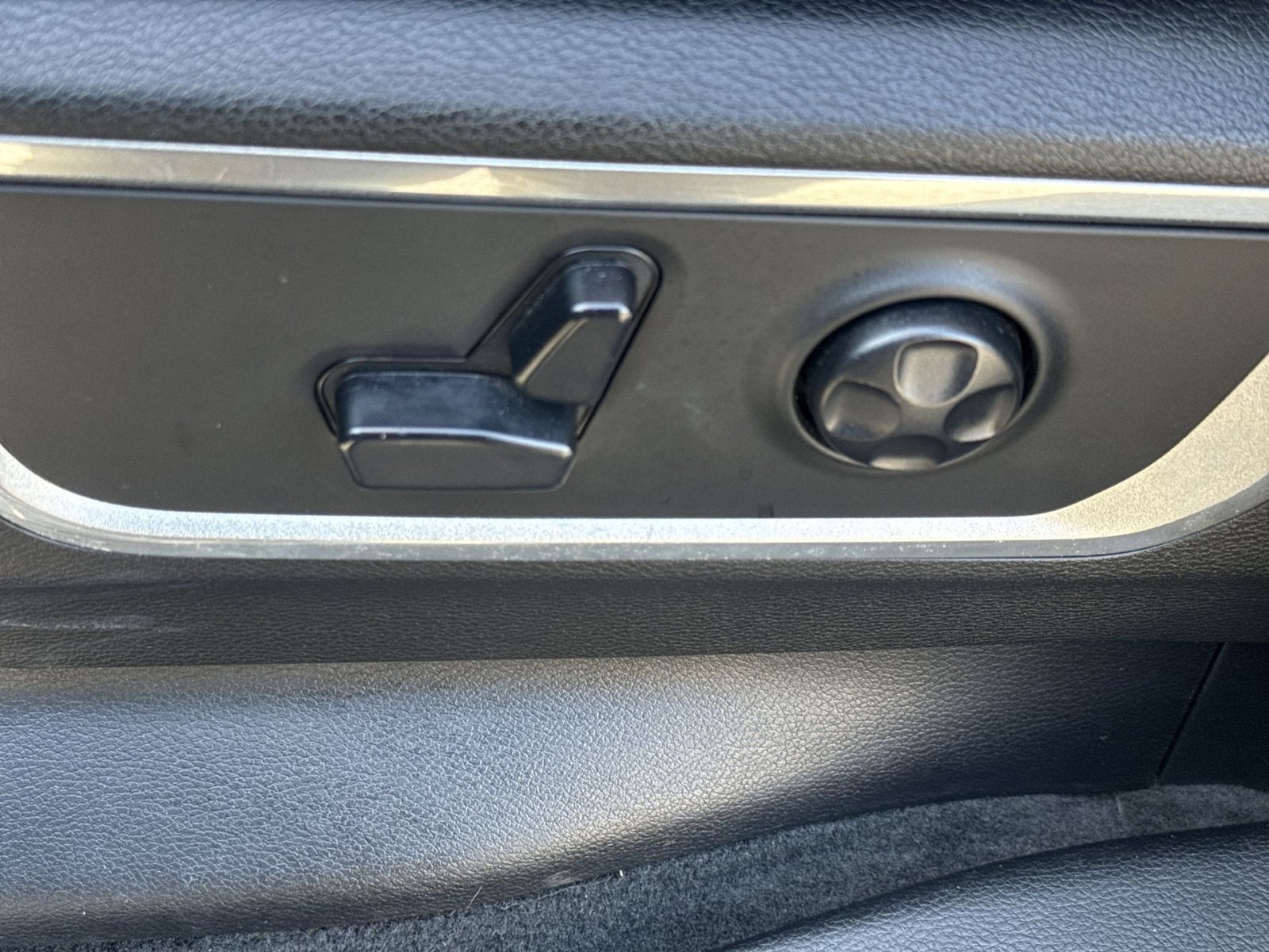 Used 2020 RAM 1500 Laramie AWD/4WD image 15