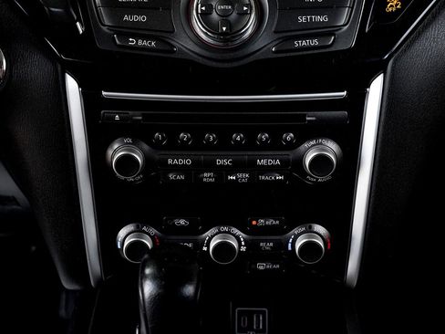 Used 2019 Nissan Pathfinder SV image 23