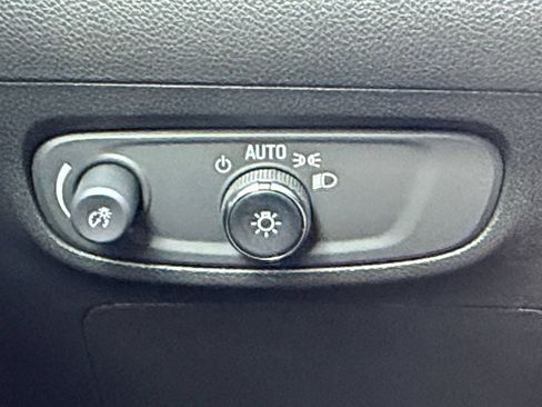 Used 2025 Buick Encore GX Preferred AWD/4WD image 33