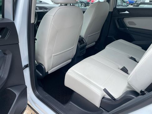 Used 2018 Volkswagen Tiguan SE AWD/4WD image 39